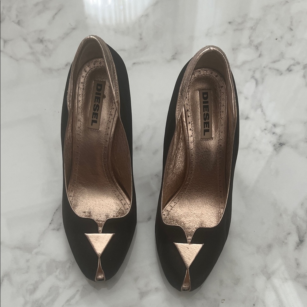 Diesel used Black and Gold Heels size 36 European so it’s 5.5-6 women